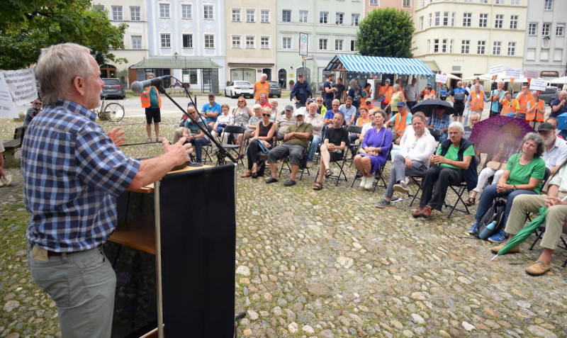 100 Teilnehmer demonstrieren für freifließende Salzach